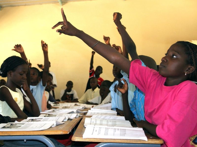Pour que les jeunes filles puissent poursuivre leur scolarité.